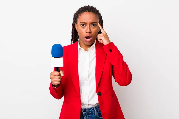 Young Adult Black Woman Looking Surprised Realizing New Thought Idea — 스톡 사진