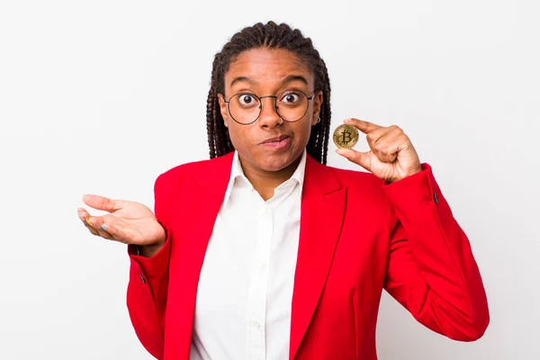 Young Adult Black Woman Feeling Puzzled Confused Doubting Crypto Coin — Fotografia de Stock