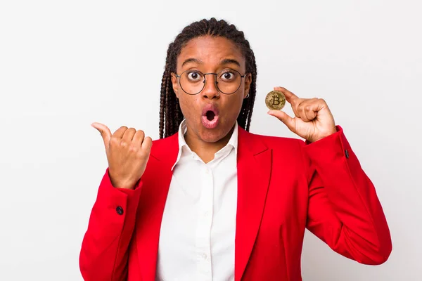 Young Adult Black Woman Looking Astonished Disbelief Crypto Coin Concept — Stockfoto