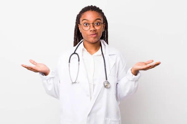 Young Adult Black Woman Feeling Puzzled Confused Doubting Physician Concept — Foto Stock