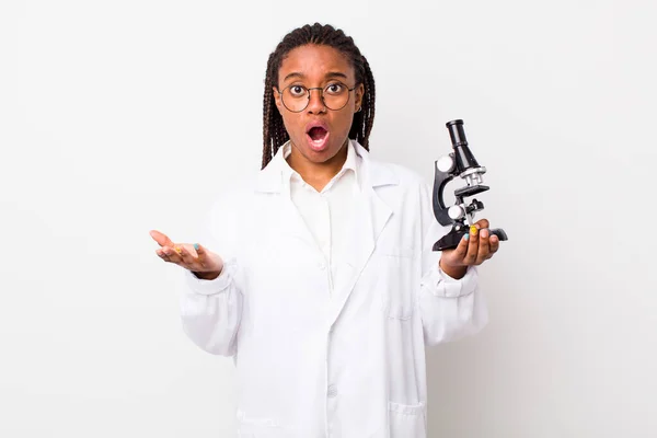 Young Adult Black Woman Looking Surprised Shocked Jaw Dropped Holding — Foto Stock