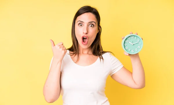 Young Adult Pretty Woman Looking Astonished Disbelief Alarm Clock Concept — Foto de Stock