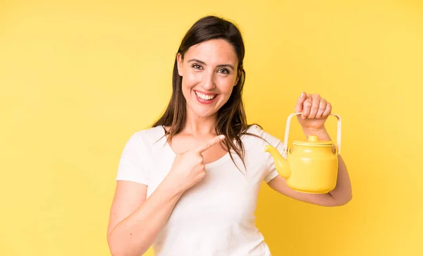 Jonge Volwassen Mooie Vrouw Die Vrolijk Lacht Zich Gelukkig Voelt — Stockfoto