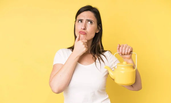 Jonge Volwassen Mooie Vrouw Denken Gevoel Twijfelachtig Verward Warme Koffie — Stockfoto