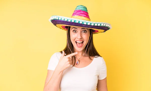 Young Adult Pretty Woman Looking Excited Surprised Pointing Side Mexican — Photo