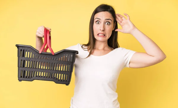 Giovane Donna Carina Adulta Sensazione Stress Ansia Paura Con Mani — Foto Stock