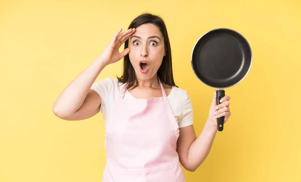 Young Adult Pretty Woman Looking Happy Astonished Surprised Cooking Home — Stockfoto