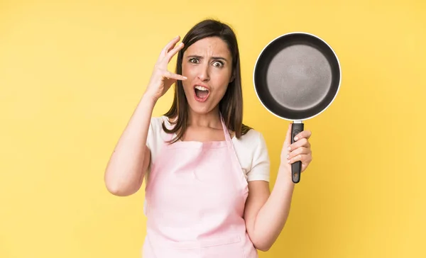 Young Adult Pretty Woman Screaming Hands Air Cooking Home Chef — Stockfoto
