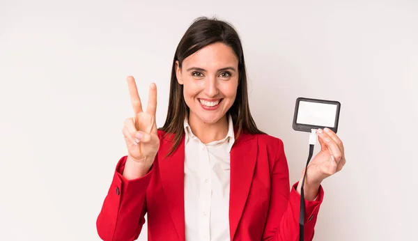 Jovem Mulher Bonita Adulto Sorrindo Olhando Amigável Mostrando Número Dois — Fotografia de Stock