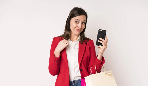 Junge Erwachsene Hübsche Frau Die Arrogant Erfolgreich Positiv Und Stolz — Stockfoto