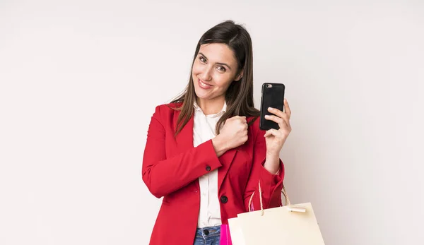 Joven Adulto Bonita Mujer Sintiéndose Feliz Frente Desafío Celebración Concepto —  Fotos de Stock