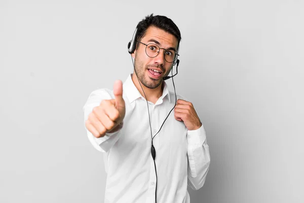 Mladý Dospělý Hispánec Pyšný Palcem Nahoru Telemarketer Koncept — Stock fotografie