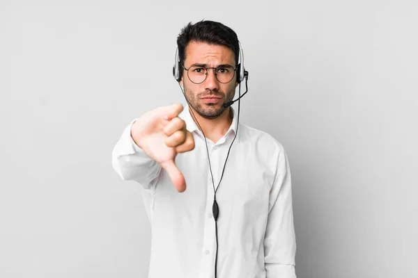 Junger Erwachsener Hispanischer Mann Der Sich Kreuzt Und Daumen Nach — Stockfoto