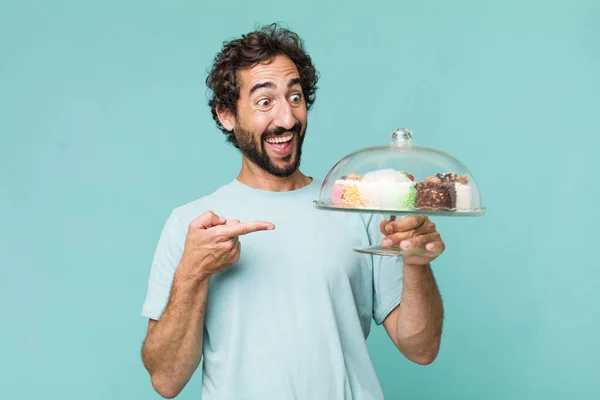 Genç Spanyol Asıllı Yapımı Pastalar Yapan Deli Bir Adam — Stok fotoğraf