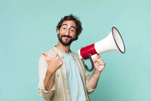 Jovem Adulto Hispânico Louco Homem Com Megafone — Fotografia de Stock