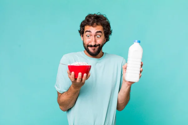 Jong Volwassen Latino Gek Man Ontbijt Cocnept — Stockfoto