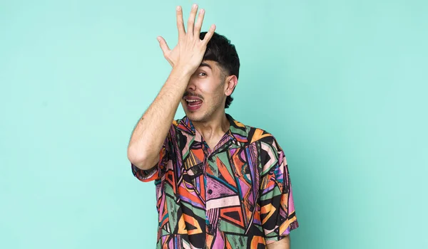 Young Adult Hispanic Man Raising Palm Forehead Thinking Oops Making — Fotografia de Stock