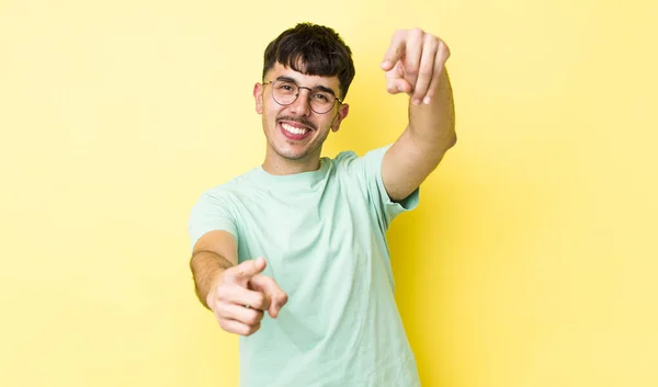 Joven Adulto Hispano Sintiéndose Feliz Confiado Señalando Cámara Con Ambas —  Fotos de Stock