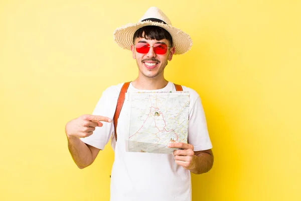 Young Hispanic Tourist Smiling Cheerfully Feeling Happy Pointing Side Holidays — Stock Photo, Image