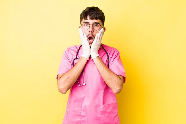 Young Hispanic Man Feeling Shocked Scared Veterinarian Concept — Stock Photo, Image