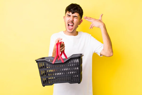 Giovane Uomo Ispanico Che Sembra Infelice Stressato Gesto Suicida Facendo — Foto Stock