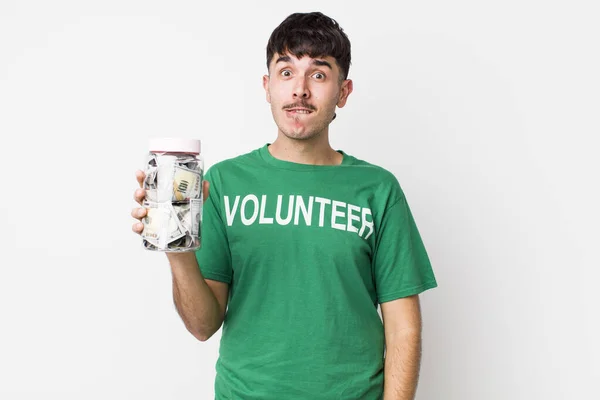 Voluntário Hispânico Parece Confuso Confuso Conceito Doações — Fotografia de Stock