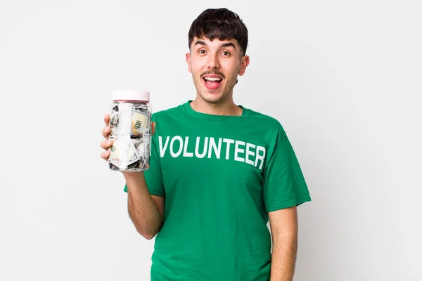 Voluntário Hispânico Olhando Feliz Agradavelmente Surpreendido Conceito Doações — Fotografia de Stock