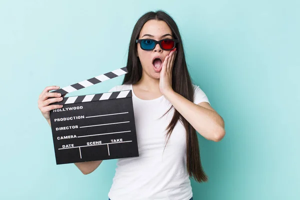 Young Adult Woman Feeling Shocked Scared Movie Concept — Stockfoto