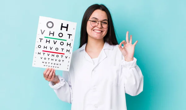 Joven Mujer Adulta Sintiéndose Feliz Mostrando Aprobación Con Gesto Bien —  Fotos de Stock