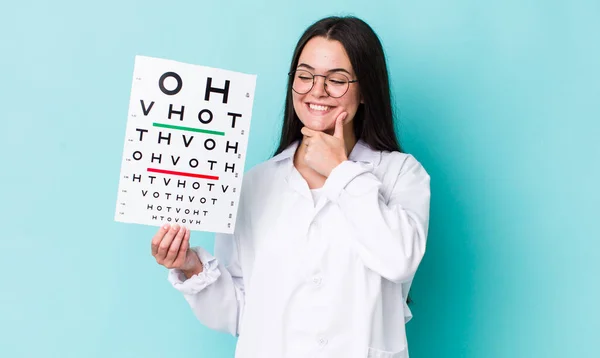 Jovem Mulher Adulta Sorrindo Com Uma Expressão Feliz Confiante Com — Fotografia de Stock