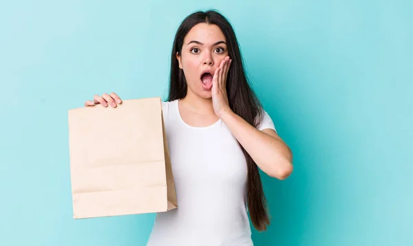 Young Adult Woman Feeling Shocked Scared Take Away Concept — Stockfoto