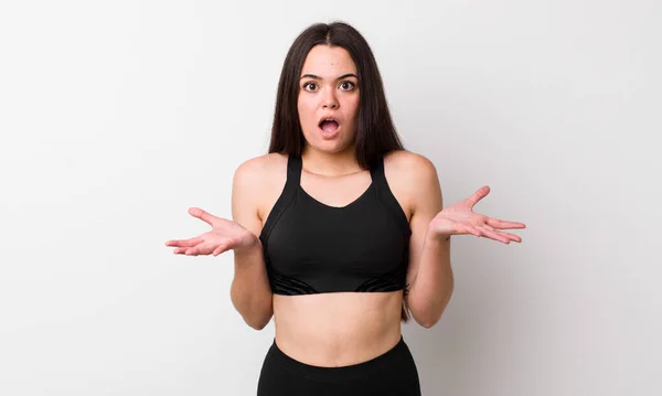 Young Adult Woman Amazed Shocked Astonished Unbelievable Surprise Fitness Concept — ストック写真