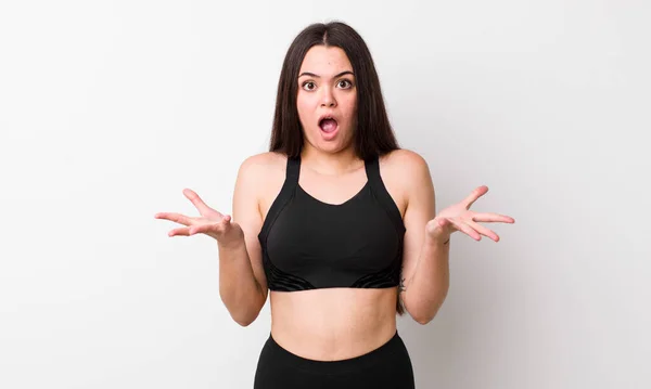 Genç Bir Kadın Kendini Çok Şaşırmış Şok Olmuş Hissediyor Fitness — Stok fotoğraf