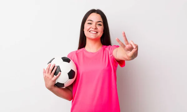Ung Voksen Kvinde Smilende Ser Venlig Viser Nummer Fodbold Koncept - Stock-foto