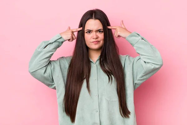 Jovem Mulher Adulta Com Olhar Sério Concentrado Brainstorming Pensar Sobre — Fotografia de Stock