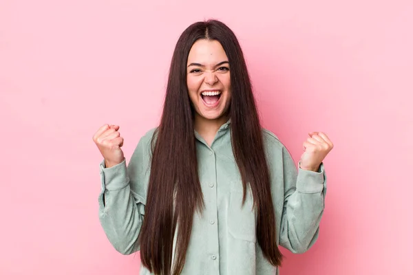 Genç Kadın Mutlu Pozitif Başarılı Hissediyor Zaferi Başarıları Iyi Şansı — Stok fotoğraf