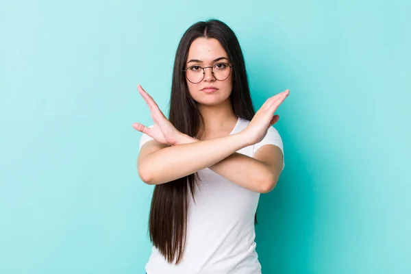 Jonge Volwassen Vrouw Kijkt Geïrriteerd Ziek Van Houding Genoeg Zeggen — Stockfoto