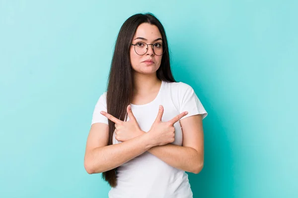 Young Adult Woman Looking Puzzled Confused Insecure Pointing Directions Doubts — Stock Photo, Image