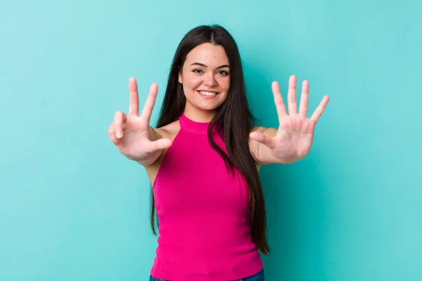 Young Adult Woman Smiling Looking Friendly Showing Number Eight Eighth — Stockfoto