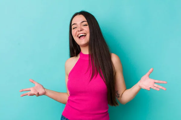 Giovane Donna Adulta Che Sembra Felice Arrogante Orgoglioso Soddisfatto Sentendosi — Foto Stock