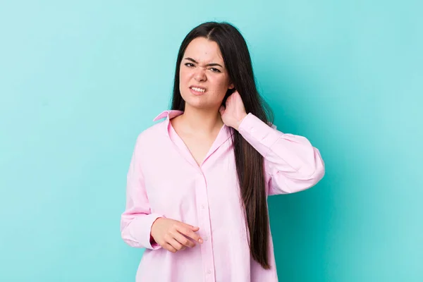 Mujer Adulta Joven Que Siente Estresada Frustrada Cansada Frotando Cuello —  Fotos de Stock