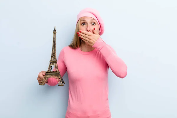 Young Adult Blonde Woman Covering Mouth Hands Shocked French Concept — Stock Photo, Image