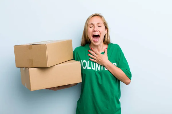 Young Adult Blonde Woman Laughing Out Loud Some Hilarious Joke — Stock Photo, Image