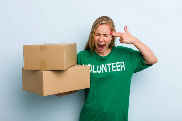 Jonge Volwassen Blonde Vrouw Kijkt Ongelukkig Gestresst Zelfmoord Gebaar Maken — Stockfoto