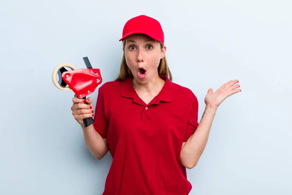 Young Adult Blonde Woman Looking Surprised Shocked Jaw Dropped Holding — Stock Photo, Image