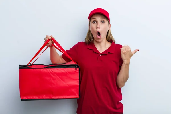 Young Adult Blonde Woman Looking Astonished Disbelief Pizza Delivery Concept — Stockfoto