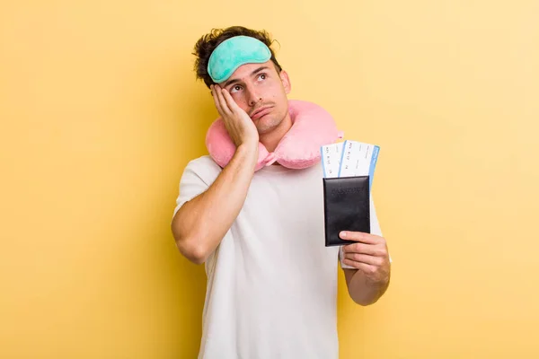 Jeune Beau Garçon Sentant Ennuyé Frustré Somnolent Après Fatigant Concept — Photo