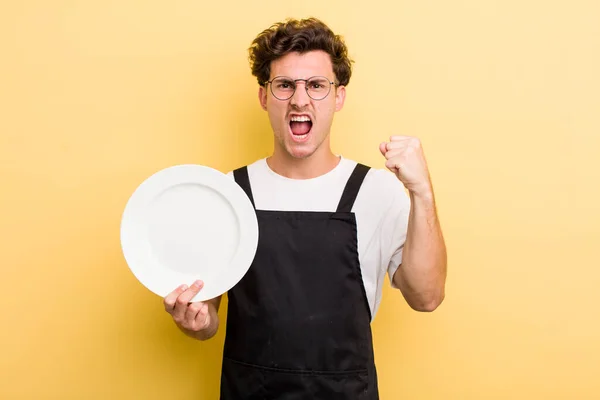 Young Handsome Guy Shouting Aggressively Angry Expression Empty Dish Concept — Stock Photo, Image