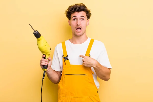 Young Handsome Guy Looking Shocked Surprised Mouth Wide Open Pointing — Stock Photo, Image