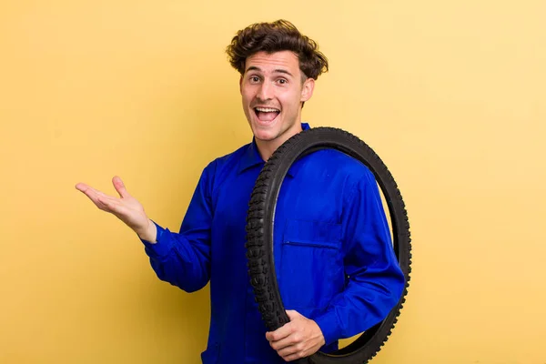 Young Handsome Guy Feeling Happy Astonished Something Unbelievable Bike Mechanic — Stock Photo, Image